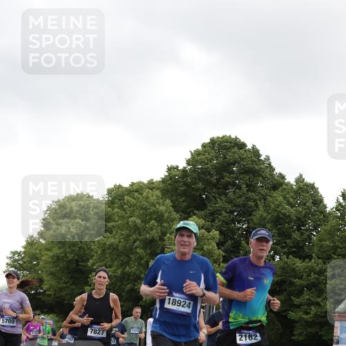 29.06.2025 - hella hamburg halbmarathon Jannik Wohlers http://msf.ph/oto/8144354 29.06.2025 10:46:23 Lombardsbrücke 1073, 1363, 1371, 1375, 1720, 1999, 2162, 2211, 2320, 2981, 3277, 3406, 3407, 3734, 3823, 4202, 4296, 4342, 4604, 5700, 5953, 6740, 7412, 7827, 8477, 8486, 8553, 9050, 9092, 9139, 9243, 9691, 9743, 10514, 10515, 10591, 12140, 13195, 13756, 13757, 13885, 14011, 14181, 14261, 14680, 14891, 16882, 16987, 17419, 17459, 18315, 18881, 18924, 18950 meine-sportfotos.de