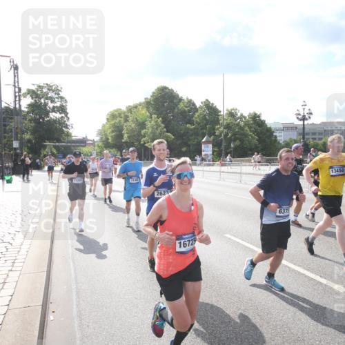 29.06.2025 - hella hamburg halbmarathon Jannik Wohlers http://msf.ph/oto/8144365 29.06.2025 09:53:02 Lombardsbrücke 1466, 1558, 1750, 1759, 2365, 2402, 2623, 3146, 3414, 4091, 4310, 4553, 5022, 5460, 5623, 5624, 5692, 6071, 6203, 6282, 6375, 6460, 6903, 7204, 7322, 7450, 7765, 9126, 9200, 9303, 9305, 9534, 9544, 9794, 9965, 10246, 10789, 11283, 11648, 11858, 12035, 12643, 13009, 13303, 13450, 13690, 14034, 14200, 14275, 14464, 14794, 15519, 15629, 15803, 15900, 16105, 16286, 16333, 16617, 16685, 16725, 17384, 17718, 17729, 17748, 17960, 18678 meine-sportfotos.de