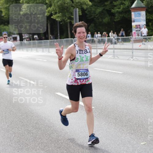 29.06.2025 - hella hamburg halbmarathon Jannik Wohlers http://msf.ph/oto/8144366 29.06.2025 10:09:01 Lombardsbrücke 1483, 1513, 2978, 4859, 5806, 5885, 6674, 7187, 9988, 10194, 12156, 12862, 13210, 13660, 15697, 16688, 18726, 18727, 19166 meine-sportfotos.de
