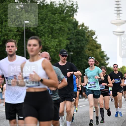 29.06.2025 - hella hamburg halbmarathon Dr. Thomas Lammeyer http://msf.ph/oto/8144369 29.06.2025 10:05:16 Kennedybrücke 1387, 1420, 1526, 1726, 2006, 2091, 2354, 2363, 2490, 2936, 3425, 3625, 3740, 4068, 4238, 4249, 4319, 4370, 4708, 5870, 6087, 6147, 6487, 6531, 6591, 6835, 6924, 7287, 7658, 7757, 7759, 7761, 8030, 8046, 8326, 8691, 8923, 9124, 9932, 10383, 10576, 10705 meine-sportfotos.de