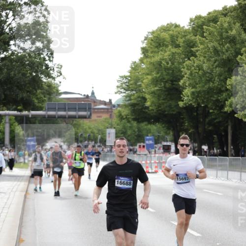 29.06.2025 - hella hamburg halbmarathon Jannik Wohlers http://msf.ph/oto/8144370 29.06.2025 10:09:02 Lombardsbrücke 1483, 1513, 2978, 4859, 5806, 5885, 6674, 7187, 9988, 10194, 12156, 12862, 13210, 13660, 15697, 16688, 18726, 18727, 19166 meine-sportfotos.de