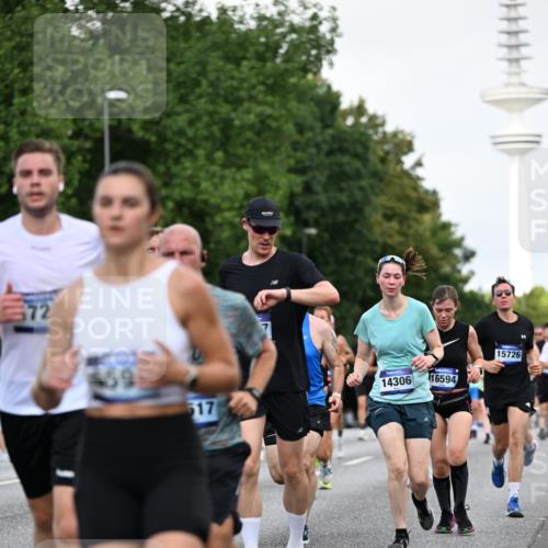 29.06.2025 - hella hamburg halbmarathon Dr. Thomas Lammeyer http://msf.ph/oto/8144376 29.06.2025 10:05:16 Kennedybrücke 1387, 1420, 1526, 1726, 2006, 2091, 2354, 2363, 2490, 2936, 3425, 3625, 3740, 4068, 4238, 4249, 4319, 4370, 4708, 5870, 6087, 6147, 6487, 6531, 6591, 6835, 6924, 7287, 7658, 7757, 7759, 7761, 8030, 8046, 8326, 8691, 8923, 9124, 9932, 10383, 10576, 10705 meine-sportfotos.de