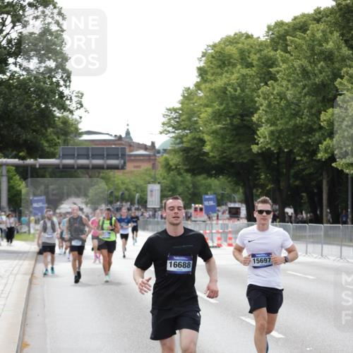 29.06.2025 - hella hamburg halbmarathon Jannik Wohlers http://msf.ph/oto/8144378 29.06.2025 10:09:02 Lombardsbrücke 1483, 1513, 2978, 4859, 5806, 5885, 6674, 7187, 9988, 10194, 12156, 12862, 13210, 13660, 15697, 16688, 18726, 18727, 19166 meine-sportfotos.de