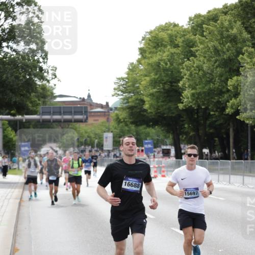 29.06.2025 - hella hamburg halbmarathon Jannik Wohlers http://msf.ph/oto/8144388 29.06.2025 10:09:02 Lombardsbrücke 1483, 1513, 2978, 4859, 5806, 5885, 6674, 7187, 9988, 10194, 12156, 12862, 13210, 13660, 15697, 16688, 18726, 18727, 19166 meine-sportfotos.de
