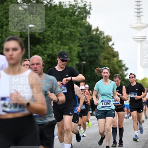 29.06.2025 - hella hamburg halbmarathon Dr. Thomas Lammeyer http://msf.ph/oto/8144389 29.06.2025 10:05:17 Kennedybrücke 1387, 1420, 1526, 1726, 2006, 2091, 2354, 2363, 2490, 2936, 3425, 3625, 3740, 4068, 4238, 4249, 4319, 4370, 4708, 5675, 6087, 6147, 6487, 6531, 6591, 6835, 6924, 7287, 7658, 7757, 7759, 7761, 8030, 8046, 8326, 8691, 8923, 9124, 9932, 10383, 10576, 10705 meine-sportfotos.de
