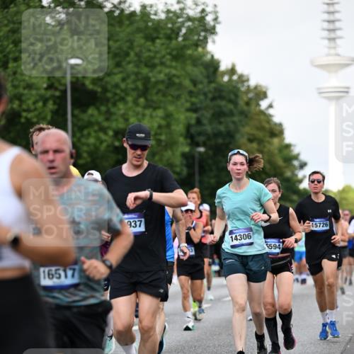 29.06.2025 - hella hamburg halbmarathon Dr. Thomas Lammeyer http://msf.ph/oto/8144396 29.06.2025 10:05:17 Kennedybrücke 1387, 1420, 1526, 1726, 2006, 2091, 2354, 2363, 2490, 2936, 3425, 3625, 3740, 4068, 4238, 4249, 4319, 4370, 4708, 5675, 6087, 6147, 6487, 6531, 6591, 6835, 6924, 7287, 7658, 7757, 7759, 7761, 8030, 8046, 8326, 8691, 8923, 9124, 9932, 10383, 10576, 10705 meine-sportfotos.de