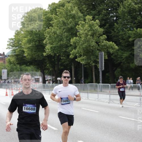 29.06.2025 - hella hamburg halbmarathon Jannik Wohlers http://msf.ph/oto/8144399 29.06.2025 10:09:03 Lombardsbrücke 1483, 1513, 2978, 4859, 5806, 5885, 6674, 7187, 9988, 10194, 12156, 12862, 13660, 15697, 16688, 18726, 18727, 19166 meine-sportfotos.de
