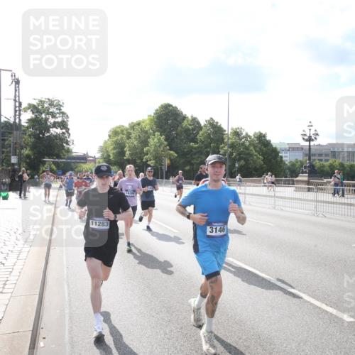 29.06.2025 - hella hamburg halbmarathon Jannik Wohlers http://msf.ph/oto/8144400 29.06.2025 09:53:04 Lombardsbrücke 1466, 1558, 1750, 1759, 2365, 2402, 2623, 3146, 3186, 3414, 4091, 4310, 4553, 5022, 5460, 5624, 5692, 6071, 6203, 6282, 6375, 6460, 6903, 7204, 7322, 7765, 9126, 9200, 9303, 9305, 9534, 9626, 9794, 9965, 10246, 10789, 11283, 11648, 11858, 12035, 12643, 13009, 13303, 13450, 13690, 14034, 14200, 14262, 14275, 14464, 15519, 15629, 15803, 15900, 16084, 16105, 16286, 16333, 16617, 16685, 16725, 17384, 17718, 17729, 17748, 17960, 18638, 18678 meine-sportfotos.de