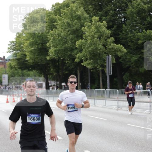 29.06.2025 - hella hamburg halbmarathon Jannik Wohlers http://msf.ph/oto/8144404 29.06.2025 10:09:03 Lombardsbrücke 1483, 1513, 2978, 4859, 5806, 5885, 6674, 7187, 9988, 10194, 12156, 12862, 13660, 15697, 16688, 18726, 18727, 19166 meine-sportfotos.de