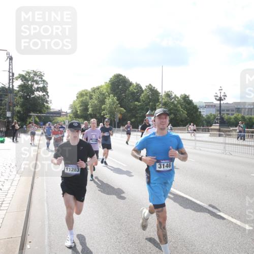 29.06.2025 - hella hamburg halbmarathon Jannik Wohlers http://msf.ph/oto/8144406 29.06.2025 09:53:04 Lombardsbrücke 1466, 1558, 1750, 1759, 2365, 2402, 2623, 3146, 3186, 3414, 4091, 4310, 4553, 5022, 5460, 5624, 5692, 6071, 6203, 6282, 6375, 6460, 6903, 7204, 7322, 7765, 9126, 9200, 9303, 9305, 9534, 9626, 9794, 9965, 10246, 10789, 11283, 11648, 11858, 12035, 12643, 13009, 13303, 13450, 13690, 14034, 14200, 14262, 14275, 14464, 15519, 15629, 15803, 15900, 16084, 16105, 16286, 16333, 16617, 16685, 16725, 17384, 17718, 17729, 17748, 17960, 18638, 18678 meine-sportfotos.de