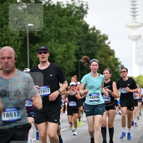 29.06.2025 - hella hamburg halbmarathon Dr. Thomas Lammeyer http://msf.ph/oto/8144408 29.06.2025 10:05:17 Kennedybrücke 1387, 1420, 1526, 1726, 2006, 2091, 2354, 2363, 2490, 2936, 3425, 3625, 3740, 4068, 4238, 4249, 4319, 4370, 4708, 5675, 6087, 6147, 6487, 6531, 6591, 6835, 6924, 7287, 7658, 7757, 7759, 7761, 8030, 8046, 8326, 8691, 8923, 9124, 9932, 10383, 10576, 10705 meine-sportfotos.de