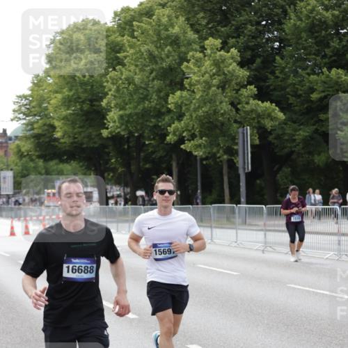 29.06.2025 - hella hamburg halbmarathon Jannik Wohlers http://msf.ph/oto/8144410 29.06.2025 10:09:03 Lombardsbrücke 1483, 1513, 2978, 4859, 5806, 5885, 6674, 7187, 9988, 10194, 12156, 12862, 13660, 15697, 16688, 18726, 18727, 19166 meine-sportfotos.de