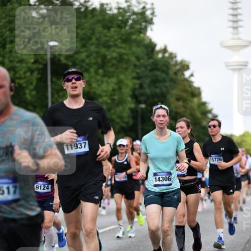 29.06.2025 - hella hamburg halbmarathon Dr. Thomas Lammeyer http://msf.ph/oto/8144411 29.06.2025 10:05:17 Kennedybrücke 1387, 1420, 1526, 1726, 2006, 2091, 2354, 2363, 2490, 2936, 3425, 3625, 3740, 4068, 4238, 4249, 4319, 4370, 4708, 5675, 6087, 6147, 6487, 6531, 6591, 6835, 6924, 7287, 7658, 7757, 7759, 7761, 8030, 8046, 8326, 8691, 8923, 9124, 9932, 10383, 10576, 10705 meine-sportfotos.de