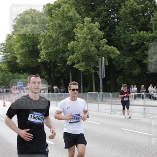 29.06.2025 - hella hamburg halbmarathon Jannik Wohlers http://msf.ph/oto/8144426 29.06.2025 10:09:03 Lombardsbrücke 1483, 1513, 2978, 4859, 5806, 5885, 6674, 7187, 9988, 10194, 12156, 12862, 13660, 15697, 16688, 18726, 18727, 19166 meine-sportfotos.de