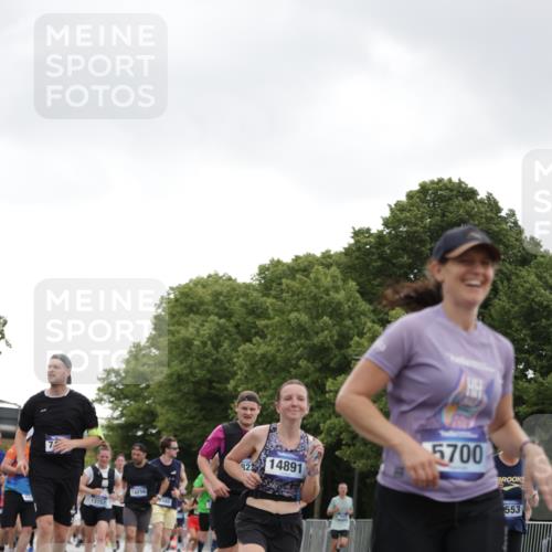 29.06.2025 - hella hamburg halbmarathon Jannik Wohlers http://msf.ph/oto/8144427 29.06.2025 10:46:27 Lombardsbrücke 1073, 1286, 1363, 1371, 1375, 1720, 1999, 2162, 2211, 2320, 2556, 2665, 2981, 3277, 3406, 3407, 3734, 3823, 4202, 4296, 4342, 5111, 5114, 5700, 5796, 5953, 6740, 7412, 7827, 8486, 8553, 8684, 9050, 9092, 9139, 9243, 9743, 9758, 10514, 10515, 10591, 11618, 12140, 12258, 13195, 13756, 13757, 13885, 14011, 14181, 14680, 14891, 16987, 17288, 17459, 18315, 18403, 18881, 18924, 18950 meine-sportfotos.de