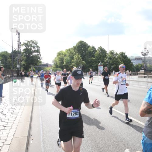 29.06.2025 - hella hamburg halbmarathon Jannik Wohlers http://msf.ph/oto/8144430 29.06.2025 09:53:04 Lombardsbrücke 1466, 1558, 1750, 1759, 2365, 2402, 2623, 3146, 3186, 3414, 4091, 4310, 4553, 5022, 5460, 5624, 5692, 6071, 6203, 6282, 6375, 6460, 6903, 7204, 7322, 7765, 9126, 9200, 9303, 9305, 9534, 9626, 9794, 9965, 10246, 10789, 11283, 11648, 11858, 12035, 12643, 13009, 13303, 13450, 13690, 14034, 14200, 14262, 14275, 14464, 15519, 15629, 15803, 15900, 16084, 16105, 16286, 16333, 16617, 16685, 16725, 17384, 17718, 17729, 17748, 17960, 18638, 18678 meine-sportfotos.de