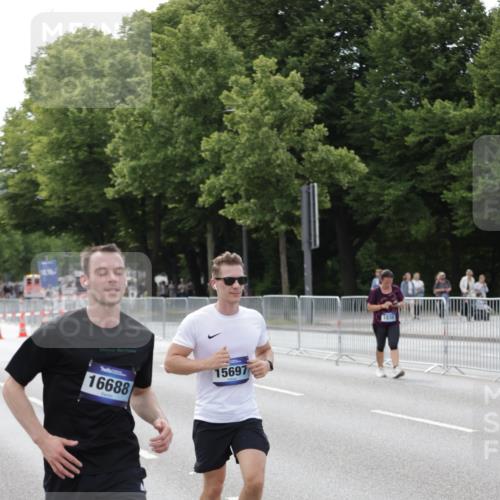 29.06.2025 - hella hamburg halbmarathon Jannik Wohlers http://msf.ph/oto/8144431 29.06.2025 10:09:03 Lombardsbrücke 1483, 1513, 2978, 4859, 5806, 5885, 6674, 7187, 9988, 10194, 12156, 12862, 13660, 15697, 16688, 18726, 18727, 19166 meine-sportfotos.de