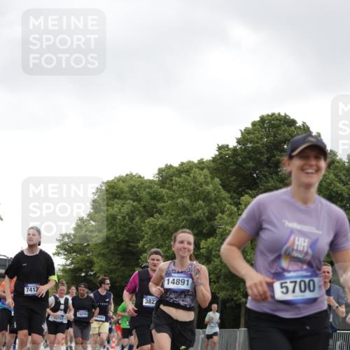 29.06.2025 - hella hamburg halbmarathon Jannik Wohlers http://msf.ph/oto/8144435 29.06.2025 10:46:27 Lombardsbrücke 1073, 1286, 1363, 1371, 1375, 1720, 1999, 2162, 2211, 2320, 2556, 2665, 2981, 3277, 3406, 3407, 3734, 3823, 4202, 4296, 4342, 5111, 5114, 5700, 5796, 5953, 6740, 7412, 7827, 8486, 8553, 8684, 9050, 9092, 9139, 9243, 9743, 9758, 10514, 10515, 10591, 11618, 12140, 12258, 13195, 13756, 13757, 13885, 14011, 14181, 14680, 14891, 16987, 17288, 17459, 18315, 18403, 18881, 18924, 18950 meine-sportfotos.de
