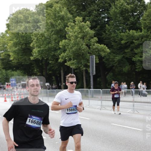 29.06.2025 - hella hamburg halbmarathon Jannik Wohlers http://msf.ph/oto/8144437 29.06.2025 10:09:03 Lombardsbrücke 1483, 1513, 2978, 4859, 5806, 5885, 6674, 7187, 9988, 10194, 12156, 12862, 13660, 15697, 16688, 18726, 18727, 19166 meine-sportfotos.de