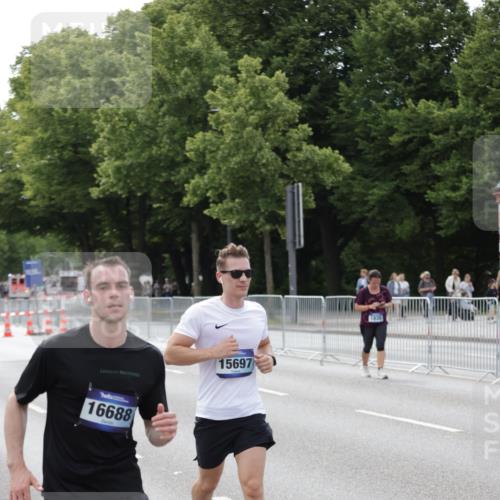 29.06.2025 - hella hamburg halbmarathon Jannik Wohlers http://msf.ph/oto/8144442 29.06.2025 10:09:03 Lombardsbrücke 1483, 1513, 2978, 4859, 5806, 5885, 6674, 7187, 9988, 10194, 12156, 12862, 13660, 15697, 16688, 18726, 18727, 19166 meine-sportfotos.de