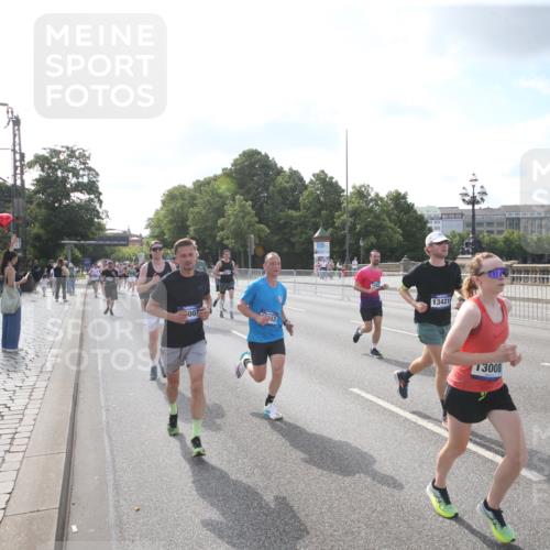 29.06.2025 - hella hamburg halbmarathon Jannik Wohlers http://msf.ph/oto/8144446 29.06.2025 09:54:12 Lombardsbrücke 1171, 1342, 1549, 1817, 1942, 2020, 2442, 2470, 2561, 2670, 2889, 3562, 4017, 4816, 5447, 5706, 5884, 6266, 6723, 6819, 7087, 7274, 7709, 8142, 8374, 8482, 8916, 9038, 9051, 9924, 10057, 10237, 11422, 11518, 11519, 11688, 12367, 12413, 12776, 13008, 13398, 13421, 13630, 13919, 14248, 14361, 14797, 14911, 15981, 16626, 16834, 17353, 17461, 17753, 17865, 17905, 18370, 18801, 18915, 18923, 18942, 19007, 19038, 19051, 19137 meine-sportfotos.de