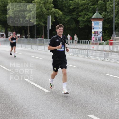 29.06.2025 - hella hamburg halbmarathon Jannik Wohlers http://msf.ph/oto/8144464 29.06.2025 10:09:37 Lombardsbrücke 1052, 1548, 3921, 4592, 5511, 7058, 7081, 7333, 7636, 9150, 9366, 9434, 9674, 9781, 10036, 10943, 11027, 12567, 16191, 16445, 16455, 17148, 17899, 18196, 18707 meine-sportfotos.de