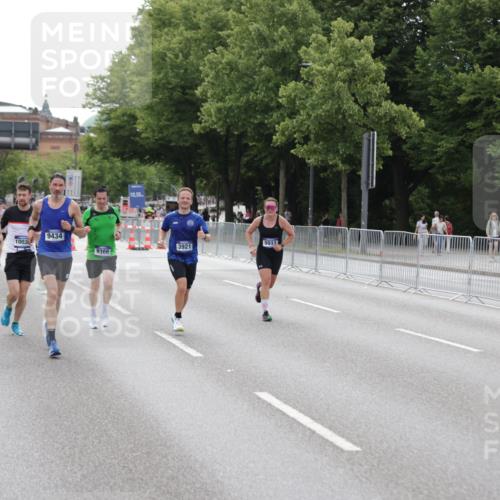 29.06.2025 - hella hamburg halbmarathon Jannik Wohlers http://msf.ph/oto/8144475 29.06.2025 10:09:38 Lombardsbrücke 1548, 3921, 4592, 5511, 7081, 7333, 7636, 9150, 9366, 9434, 9674, 9781, 10036, 10943, 11027, 12567, 16191, 16445, 16455, 17148, 17899, 18196, 18707 meine-sportfotos.de