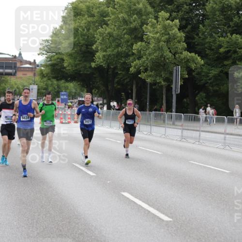 29.06.2025 - hella hamburg halbmarathon Jannik Wohlers http://msf.ph/oto/8144478 29.06.2025 10:09:38 Lombardsbrücke 1548, 3921, 4592, 5511, 7081, 7333, 7636, 9150, 9366, 9434, 9674, 9781, 10036, 10943, 11027, 12567, 16191, 16445, 16455, 17148, 17899, 18196, 18707 meine-sportfotos.de