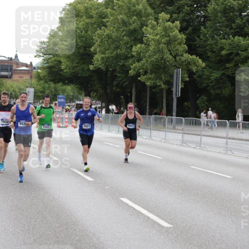 29.06.2025 - hella hamburg halbmarathon Jannik Wohlers http://msf.ph/oto/8144483 29.06.2025 10:09:38 Lombardsbrücke 1548, 3921, 4592, 5511, 7081, 7333, 7636, 9150, 9366, 9434, 9674, 9781, 10036, 10943, 11027, 12567, 16191, 16445, 16455, 17148, 17899, 18196, 18707 meine-sportfotos.de