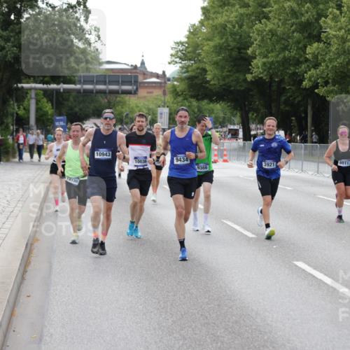 29.06.2025 - hella hamburg halbmarathon Jannik Wohlers http://msf.ph/oto/8144496 29.06.2025 10:09:38 Lombardsbrücke 1548, 3921, 4592, 5511, 7081, 7333, 7636, 9150, 9366, 9434, 9674, 9781, 10036, 10943, 11027, 12567, 16191, 16445, 16455, 17148, 17899, 18196, 18707 meine-sportfotos.de