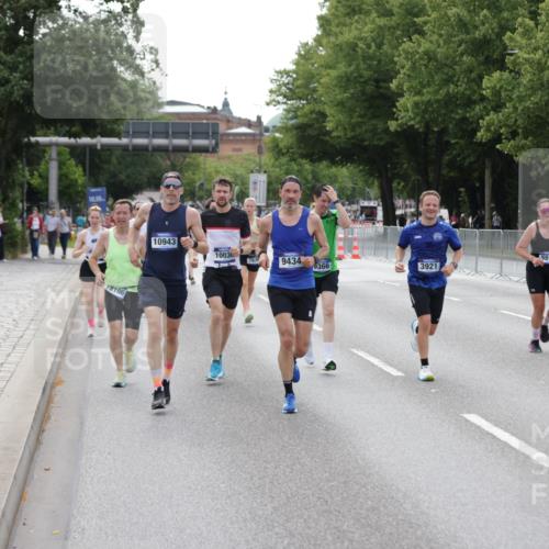 29.06.2025 - hella hamburg halbmarathon Jannik Wohlers http://msf.ph/oto/8144501 29.06.2025 10:09:38 Lombardsbrücke 1548, 3921, 4592, 5511, 7081, 7333, 7636, 9150, 9366, 9434, 9674, 9781, 10036, 10943, 11027, 12567, 16191, 16445, 16455, 17148, 17899, 18196, 18707 meine-sportfotos.de
