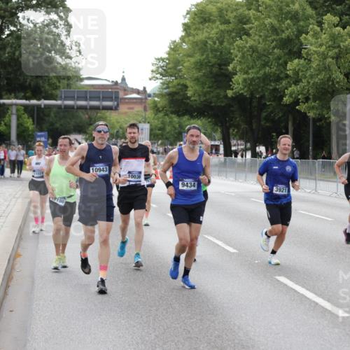 29.06.2025 - hella hamburg halbmarathon Jannik Wohlers http://msf.ph/oto/8144507 29.06.2025 10:09:39 Lombardsbrücke 1548, 3921, 4592, 5511, 7081, 7333, 7636, 8890, 9366, 9434, 9674, 9781, 10036, 10943, 11027, 12567, 16445, 16455, 17148, 17899, 18196, 18707 meine-sportfotos.de