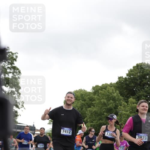 29.06.2025 - hella hamburg halbmarathon Jannik Wohlers http://msf.ph/oto/8144508 29.06.2025 10:46:29 Lombardsbrücke 1073, 1286, 1363, 1720, 1999, 2162, 2211, 2320, 2327, 2556, 2665, 2981, 3277, 3406, 3407, 3823, 4202, 4296, 4342, 5111, 5114, 5700, 5796, 5953, 6485, 6496, 6740, 7412, 7827, 8486, 8553, 8684, 9050, 9092, 9139, 9243, 9743, 9758, 9949, 10514, 10515, 10591, 11618, 12140, 12258, 12630, 13195, 13756, 13757, 13885, 14011, 14181, 14680, 14891, 15806, 17288, 17356, 18315, 18403, 18881, 18924, 18950 meine-sportfotos.de