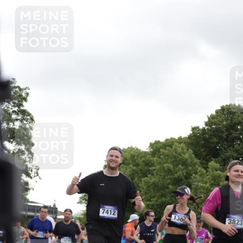 29.06.2025 - hella hamburg halbmarathon Jannik Wohlers http://msf.ph/oto/8144511 29.06.2025 10:46:29 Lombardsbrücke 1073, 1286, 1363, 1720, 1999, 2162, 2211, 2320, 2327, 2556, 2665, 2981, 3277, 3406, 3407, 3823, 4202, 4296, 4342, 5111, 5114, 5700, 5796, 5953, 6485, 6496, 6740, 7412, 7827, 8486, 8553, 8684, 9050, 9092, 9139, 9243, 9743, 9758, 9949, 10514, 10515, 10591, 11618, 12140, 12258, 12630, 13195, 13756, 13757, 13885, 14011, 14181, 14680, 14891, 15806, 17288, 17356, 18315, 18403, 18881, 18924, 18950 meine-sportfotos.de