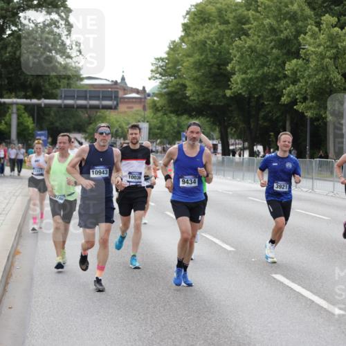 29.06.2025 - hella hamburg halbmarathon Jannik Wohlers http://msf.ph/oto/8144514 29.06.2025 10:09:39 Lombardsbrücke 1548, 3921, 4592, 5511, 7081, 7333, 7636, 8890, 9366, 9434, 9674, 9781, 10036, 10943, 11027, 12567, 16445, 16455, 17148, 17899, 18196, 18707 meine-sportfotos.de