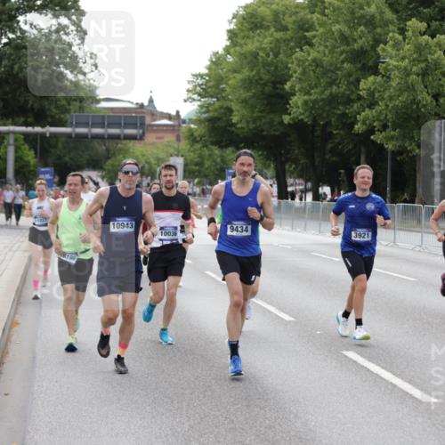 29.06.2025 - hella hamburg halbmarathon Jannik Wohlers http://msf.ph/oto/8144521 29.06.2025 10:09:39 Lombardsbrücke 1548, 3921, 4592, 5511, 7081, 7333, 7636, 8890, 9366, 9434, 9674, 9781, 10036, 10943, 11027, 12567, 16445, 16455, 17148, 17899, 18196, 18707 meine-sportfotos.de