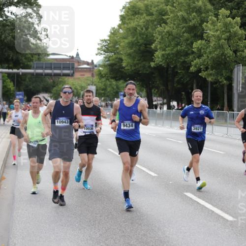 29.06.2025 - hella hamburg halbmarathon Jannik Wohlers http://msf.ph/oto/8144525 29.06.2025 10:09:39 Lombardsbrücke 1548, 3921, 4592, 5511, 7081, 7333, 7636, 8890, 9366, 9434, 9674, 9781, 10036, 10943, 11027, 12567, 16445, 16455, 17148, 17899, 18196, 18707 meine-sportfotos.de