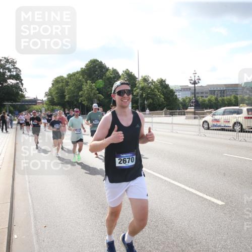 29.06.2025 - hella hamburg halbmarathon Jannik Wohlers http://msf.ph/oto/8144544 29.06.2025 09:54:13 Lombardsbrücke 1171, 1342, 1549, 1817, 1942, 2442, 2470, 2561, 2670, 2889, 3562, 4017, 4816, 5447, 5706, 5884, 6266, 6723, 6819, 7087, 7274, 7709, 8142, 8374, 8482, 8916, 9038, 9051, 9924, 10057, 10237, 11422, 11518, 11519, 11688, 12367, 12413, 12776, 13008, 13398, 13421, 13630, 13919, 14248, 14361, 14797, 14911, 15981, 16626, 16834, 17353, 17461, 17753, 17865, 17905, 18370, 18801, 18915, 18923, 18942, 19007, 19038, 19051 meine-sportfotos.de