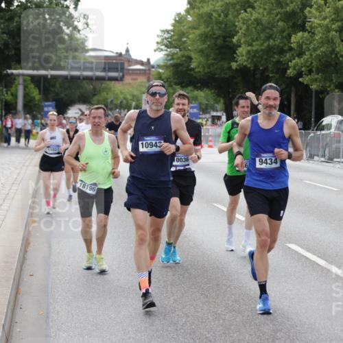29.06.2025 - hella hamburg halbmarathon Jannik Wohlers http://msf.ph/oto/8144552 29.06.2025 10:09:40 Lombardsbrücke 1548, 3921, 4592, 5511, 7081, 7333, 7636, 8219, 8890, 9366, 9434, 9674, 9781, 10036, 10943, 11027, 12567, 16445, 17148, 18196, 18707 meine-sportfotos.de