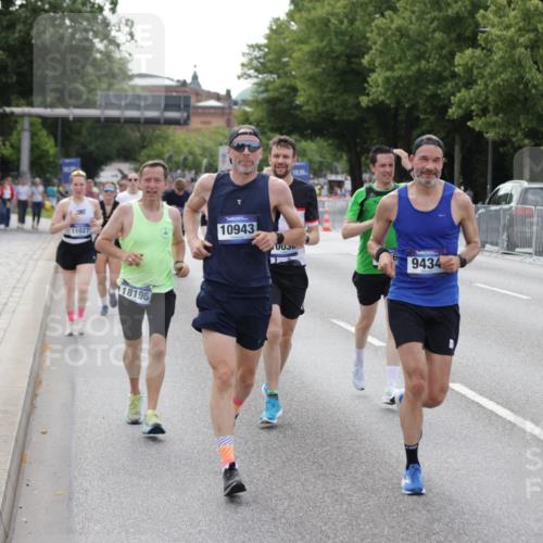 29.06.2025 - hella hamburg halbmarathon Jannik Wohlers http://msf.ph/oto/8144555 29.06.2025 10:09:40 Lombardsbrücke 1548, 3921, 4592, 5511, 7081, 7333, 7636, 8219, 8890, 9366, 9434, 9674, 9781, 10036, 10943, 11027, 12567, 16445, 17148, 18196, 18707 meine-sportfotos.de