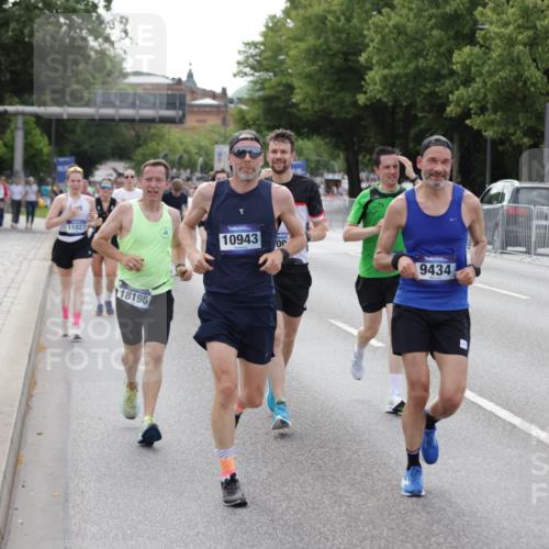 29.06.2025 - hella hamburg halbmarathon Jannik Wohlers http://msf.ph/oto/8144558 29.06.2025 10:09:40 Lombardsbrücke 1548, 3921, 4592, 5511, 7081, 7333, 7636, 8219, 8890, 9366, 9434, 9674, 9781, 10036, 10943, 11027, 12567, 16445, 17148, 18196, 18707 meine-sportfotos.de