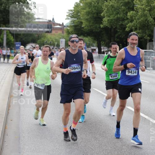 29.06.2025 - hella hamburg halbmarathon Jannik Wohlers http://msf.ph/oto/8144565 29.06.2025 10:09:40 Lombardsbrücke 1548, 3921, 4592, 5511, 7081, 7333, 7636, 8219, 8890, 9366, 9434, 9674, 9781, 10036, 10943, 11027, 12567, 16445, 17148, 18196, 18707 meine-sportfotos.de