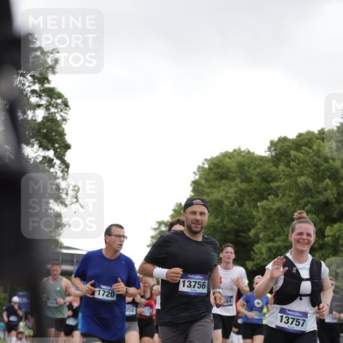 29.06.2025 - hella hamburg halbmarathon Jannik Wohlers http://msf.ph/oto/8144566 29.06.2025 10:46:31 Lombardsbrücke 1073, 1286, 1363, 1593, 1720, 1961, 1999, 2162, 2211, 2320, 2327, 2556, 2665, 2981, 3277, 3406, 3407, 3823, 4239, 4342, 5111, 5114, 5700, 5796, 5953, 6485, 6496, 6740, 7073, 7412, 7827, 8486, 8553, 8684, 8967, 9050, 9092, 9139, 9243, 9743, 9758, 9949, 10514, 10515, 10591, 11618, 12140, 12258, 12630, 13195, 13756, 13757, 13885, 14011, 14181, 14680, 14891, 15806, 17288, 17356, 18315, 18403, 18654, 18881, 18924, 18950 meine-sportfotos.de