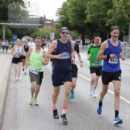 29.06.2025 - hella hamburg halbmarathon Jannik Wohlers http://msf.ph/oto/8144570 29.06.2025 10:09:40 Lombardsbrücke 1548, 3921, 4592, 5511, 7081, 7333, 7636, 8219, 8890, 9366, 9434, 9674, 9781, 10036, 10943, 11027, 12567, 16445, 17148, 18196, 18707 meine-sportfotos.de