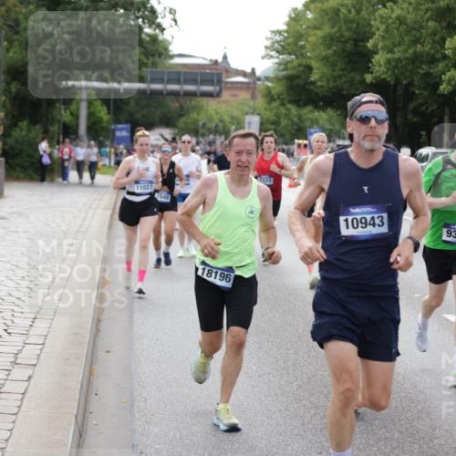 29.06.2025 - hella hamburg halbmarathon Jannik Wohlers http://msf.ph/oto/8144581 29.06.2025 10:09:41 Lombardsbrücke 1548, 3921, 4592, 5511, 7081, 7333, 7636, 8219, 8890, 9366, 9434, 9674, 10036, 10943, 11027, 12567, 16445, 16872, 17148, 18196, 18707 meine-sportfotos.de