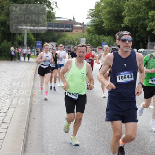 29.06.2025 - hella hamburg halbmarathon Jannik Wohlers http://msf.ph/oto/8144584 29.06.2025 10:09:41 Lombardsbrücke 1548, 3921, 4592, 5511, 7081, 7333, 7636, 8219, 8890, 9366, 9434, 9674, 10036, 10943, 11027, 12567, 16445, 16872, 17148, 18196, 18707 meine-sportfotos.de