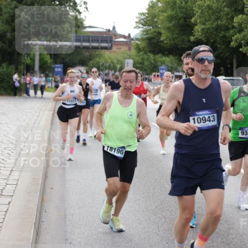 29.06.2025 - hella hamburg halbmarathon Jannik Wohlers http://msf.ph/oto/8144588 29.06.2025 10:09:41 Lombardsbrücke 1548, 3921, 4592, 5511, 7081, 7333, 7636, 8219, 8890, 9366, 9434, 9674, 10036, 10943, 11027, 12567, 16445, 16872, 17148, 18196, 18707 meine-sportfotos.de