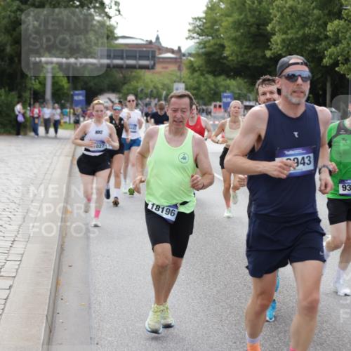29.06.2025 - hella hamburg halbmarathon Jannik Wohlers http://msf.ph/oto/8144590 29.06.2025 10:09:41 Lombardsbrücke 1548, 3921, 4592, 5511, 7081, 7333, 7636, 8219, 8890, 9366, 9434, 9674, 10036, 10943, 11027, 12567, 16445, 16872, 17148, 18196, 18707 meine-sportfotos.de