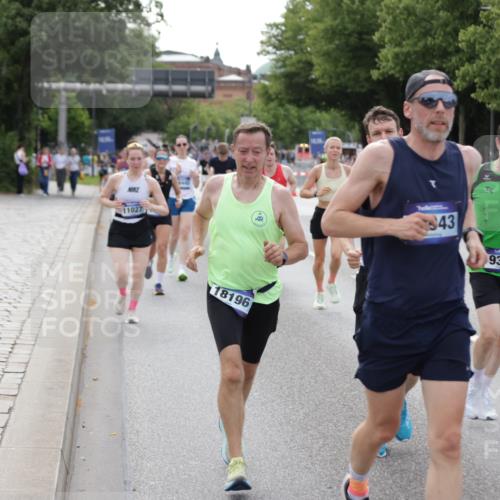 29.06.2025 - hella hamburg halbmarathon Jannik Wohlers http://msf.ph/oto/8144595 29.06.2025 10:09:41 Lombardsbrücke 1548, 3921, 4592, 5511, 7081, 7333, 7636, 8219, 8890, 9366, 9434, 9674, 10036, 10943, 11027, 12567, 16445, 16872, 17148, 18196, 18707 meine-sportfotos.de
