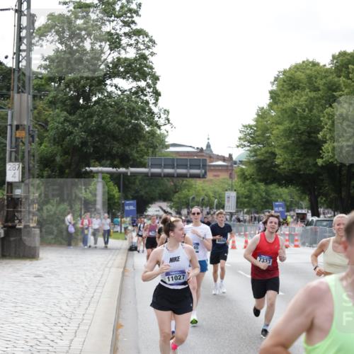 29.06.2025 - hella hamburg halbmarathon Jannik Wohlers http://msf.ph/oto/8144597 29.06.2025 10:09:42 Lombardsbrücke 1548, 3921, 5511, 7042, 7081, 7333, 7636, 8219, 8890, 9366, 9434, 9674, 10036, 10943, 11027, 12567, 16445, 16872, 17148, 18196, 18707 meine-sportfotos.de